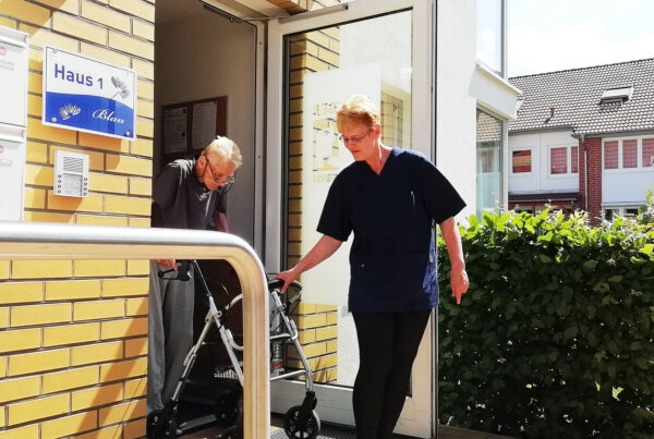 flegekosten - Details zu den Kosten der Altenpflege, einschließlich Heimkosten, ambulante Pflege und Pflege zu Hause.